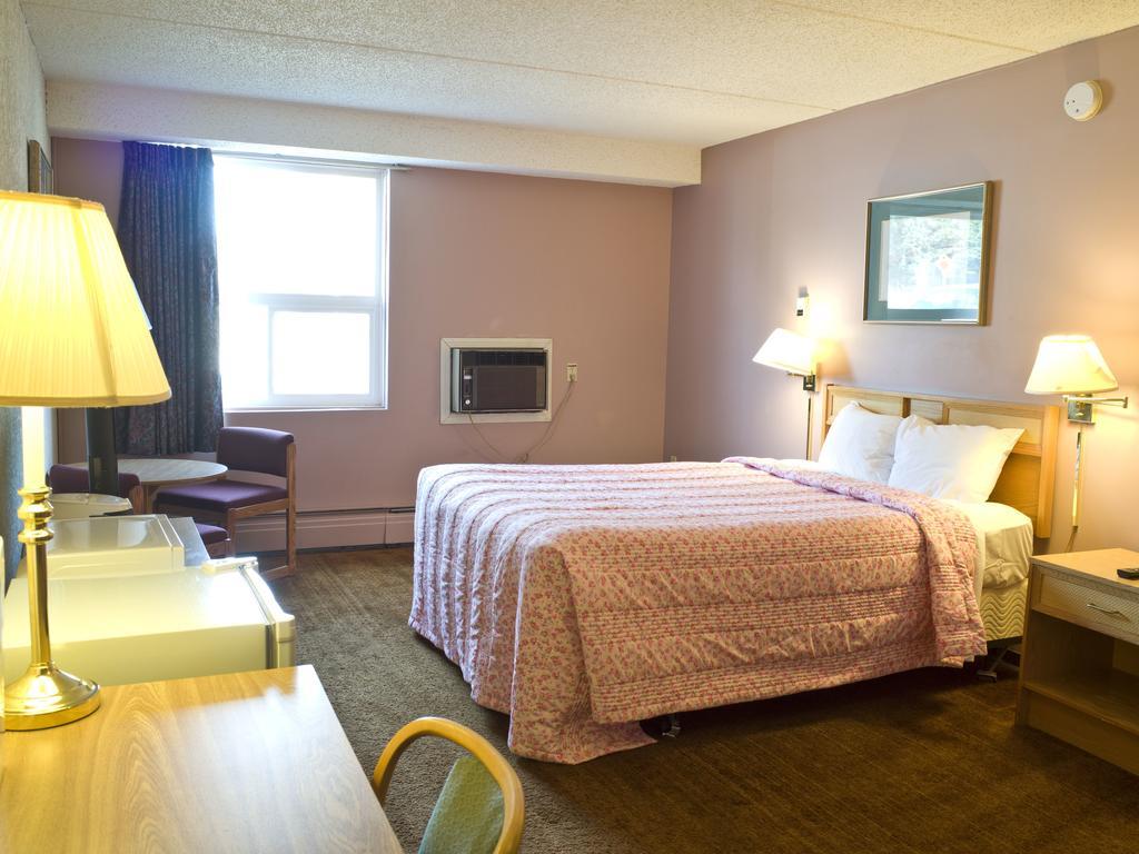 Blue Bird Hotel Melfort Quarto foto